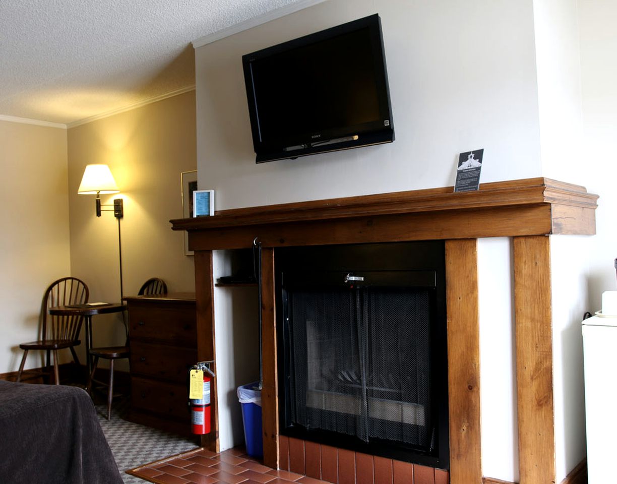 Elegant Accommodation at an All-Inclusive Lakeside Resort near Atherley, Ontario