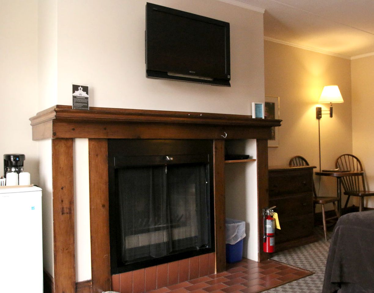 Poolside Accommodation at a Lakeside Resort near Midland, Ontario