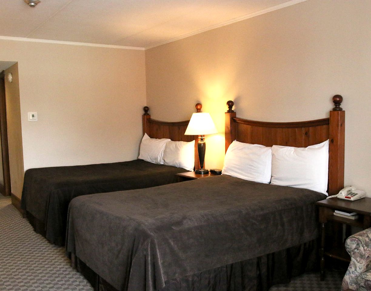Poolside Accommodation at a Lakeside Resort near Midland, Ontario