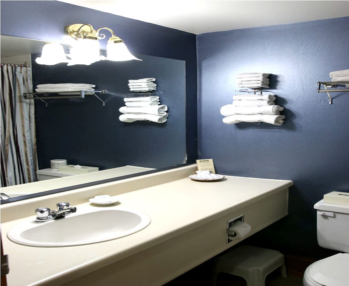Bayside Suite at an All-Inclusive Lake Resort near Gravenhurst, Ontario