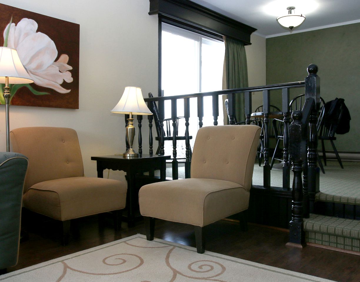 Spacious Cottage Rental for Large Groups and Families near Severn, Ontario