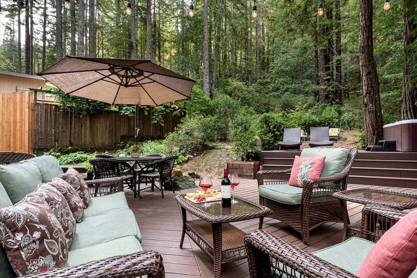 Dog Friendly, Charming Cabin with Hot Tub close to Russian River Wineries and Pacific Coastline, California
