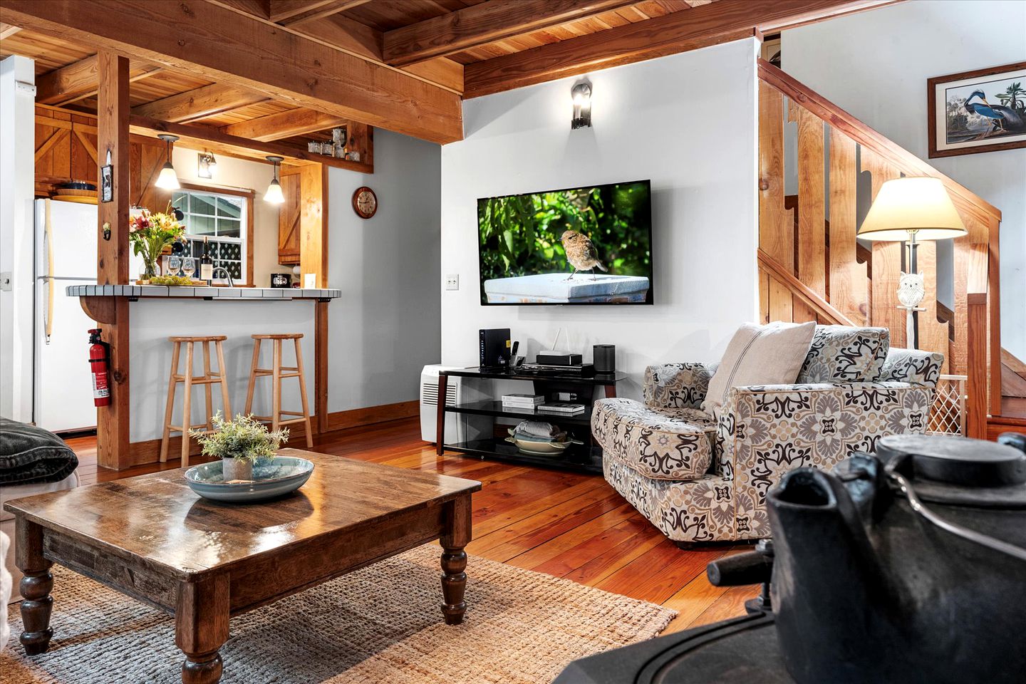 Dog Friendly, Charming Cabin with Hot Tub close to Russian River Wineries and Pacific Coastline, California