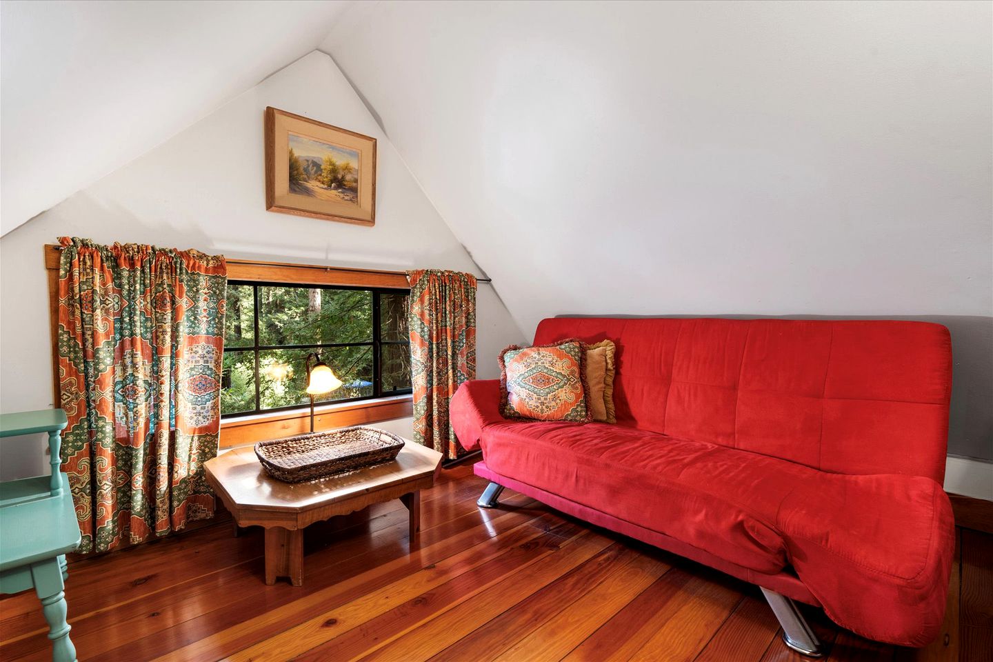 Dog Friendly, Charming Cabin with Hot Tub close to Russian River Wineries and Pacific Coastline, California