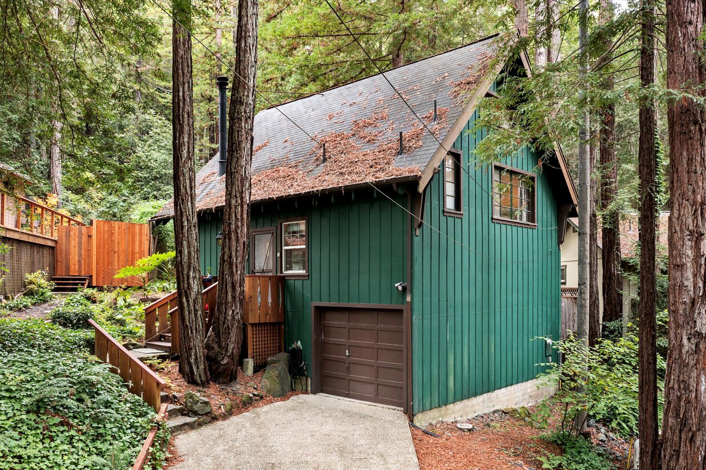 Dog Friendly, Charming Cabin with Hot Tub close to Russian River Wineries and Pacific Coastline, California