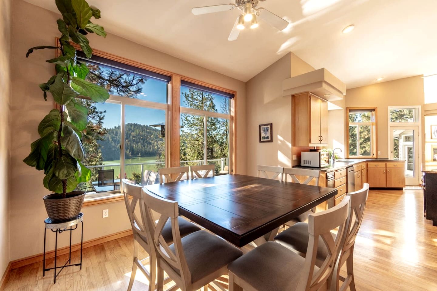 Enchanting Vacation Rentals with Breathtaking Lake Views near Lake Fernan in Idaho