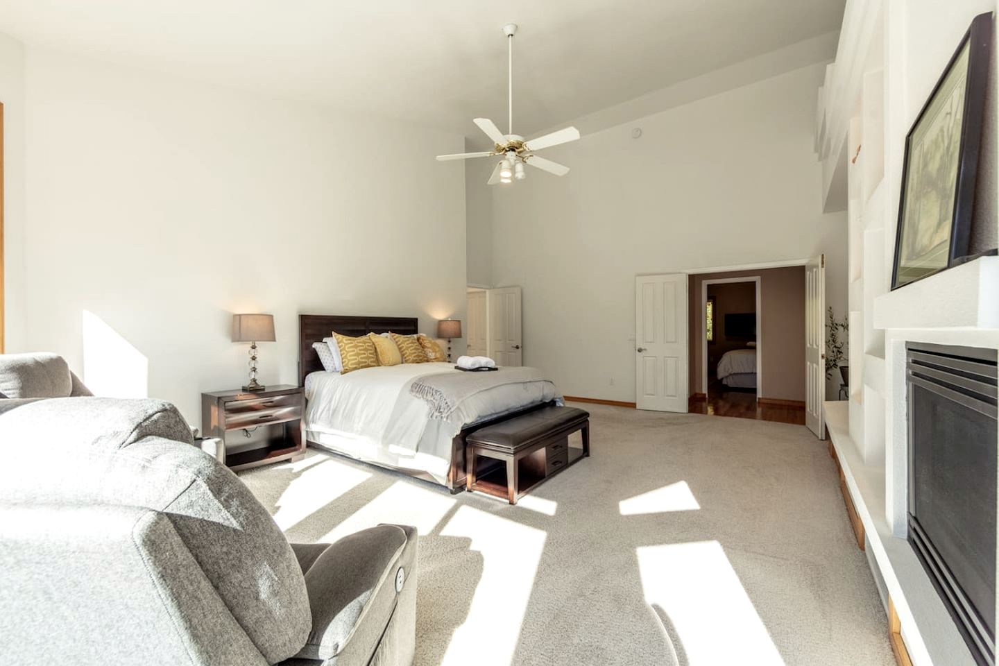 Enchanting Vacation Rentals with Breathtaking Lake Views near Lake Fernan in Idaho