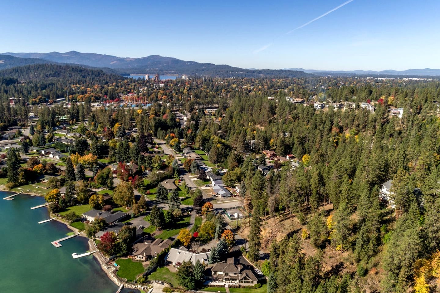 Enchanting Vacation Rentals with Breathtaking Lake Views near Lake Fernan in Idaho