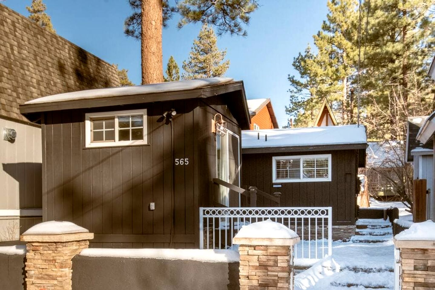 Cozy Mountain Cabin with Enclosed Yard & BBQ Near Big Bear Lake – Big Bear, CA
