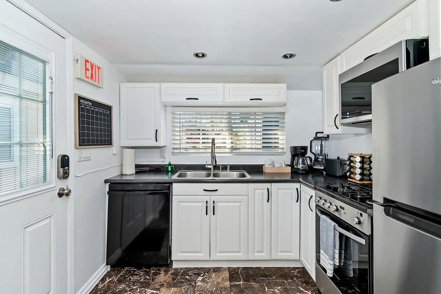 Cozy Mountain Cabin with Enclosed Yard & BBQ Near Big Bear Lake – Big Bear, CA