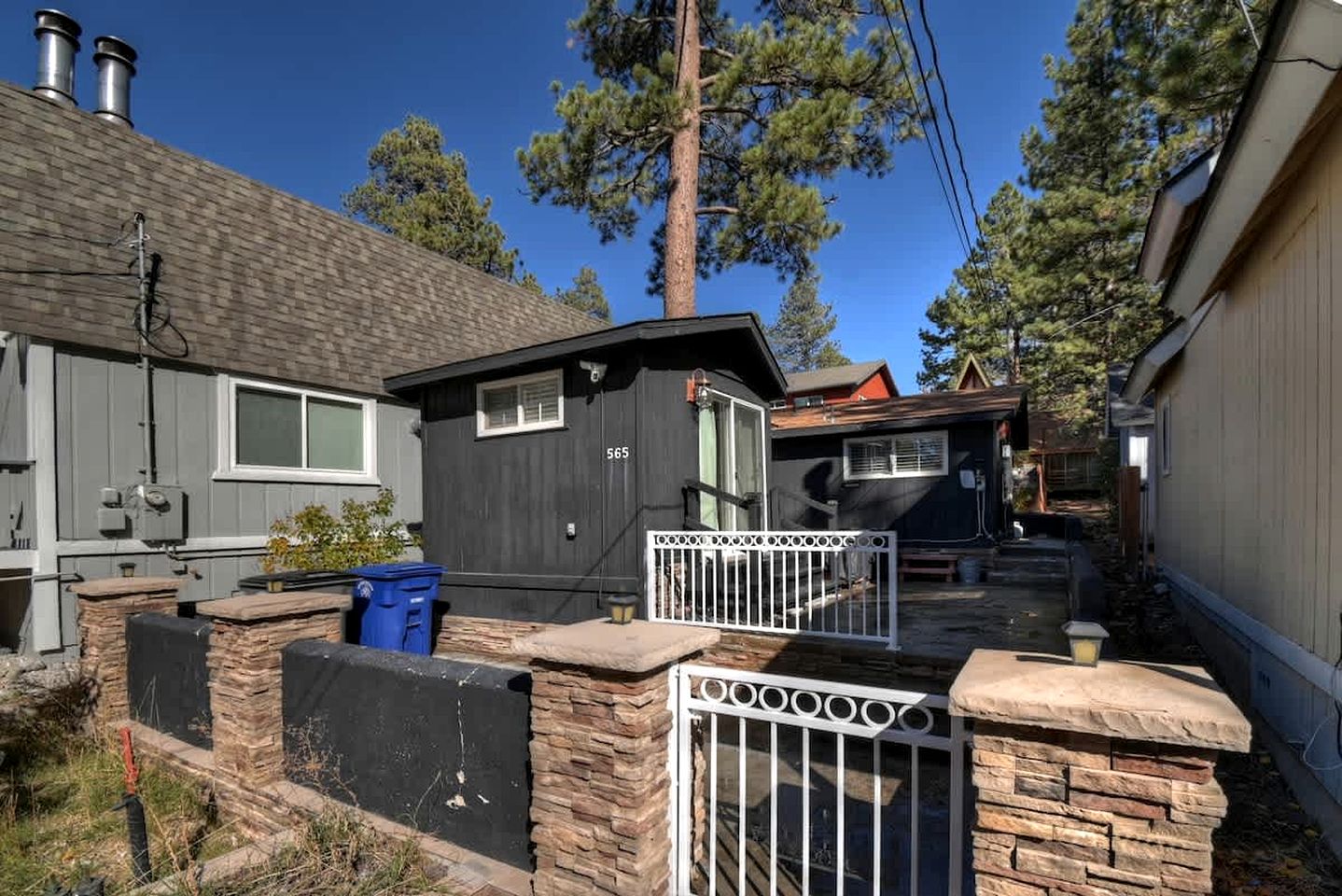 Cozy Mountain Cabin with Enclosed Yard & BBQ Near Big Bear Lake – Big Bear, CA