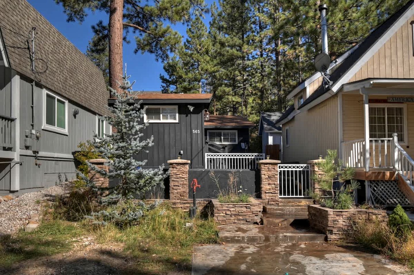 Cozy Mountain Cabin with Enclosed Yard & BBQ Near Big Bear Lake – Big Bear, CA