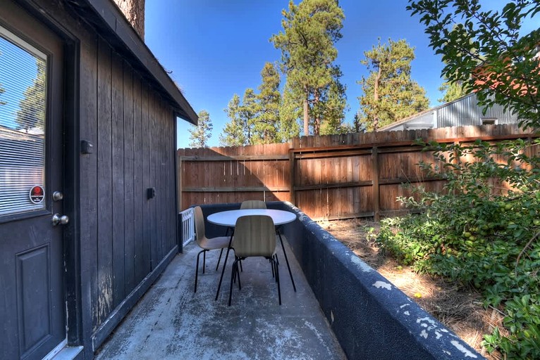 Cabins (United States of America, Big Bear Lake, California)