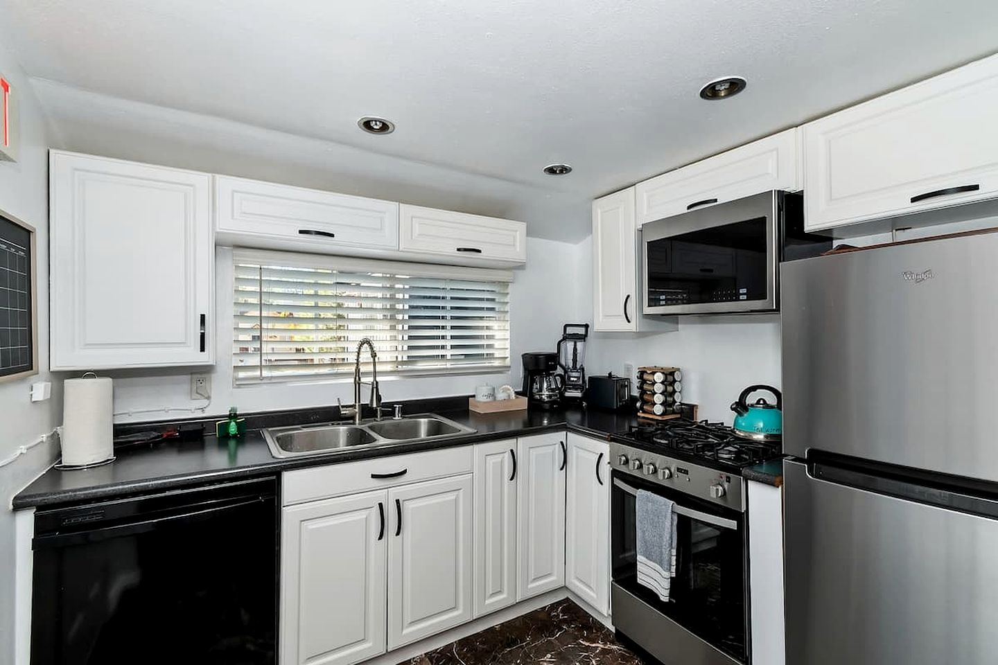 Cozy Mountain Cabin with Enclosed Yard & BBQ Near Big Bear Lake – Big Bear, CA