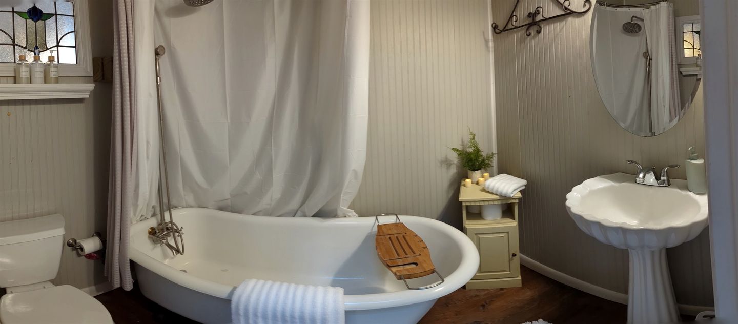 Secluded Mountain Cabin Retreat with Scenic Woodland Views near Black Mountain, NC