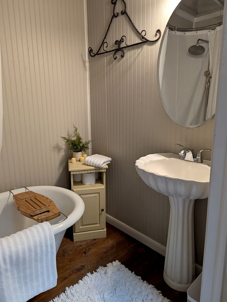 Secluded Mountain Cabin Retreat with Scenic Woodland Views near Black Mountain, NC