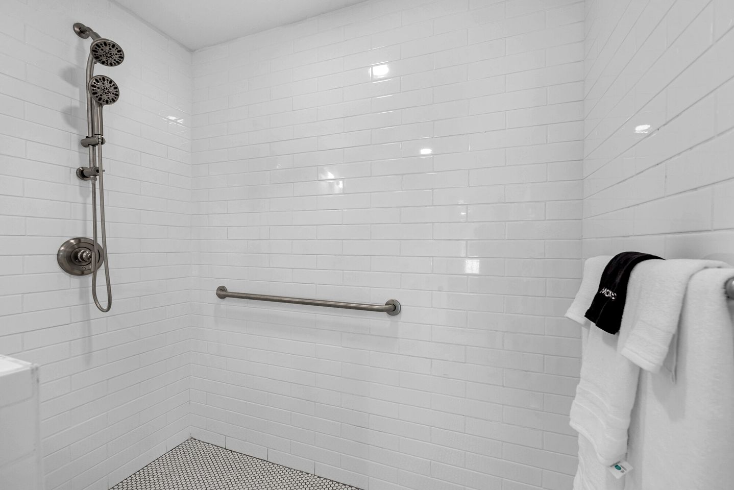 Peaceful Luxury Tiny Home Resort with Pool & Goats near Houston, Hempstead Texas – Entire Property Rental