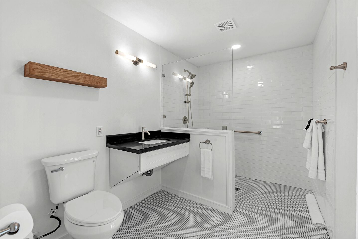 Peaceful Luxury Tiny Home Resort with Pool & Goats near Houston, Hempstead Texas – Entire Property Rental