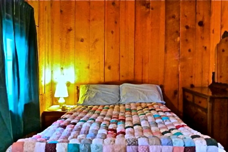 Cabins (Big Bear City, California, United States)