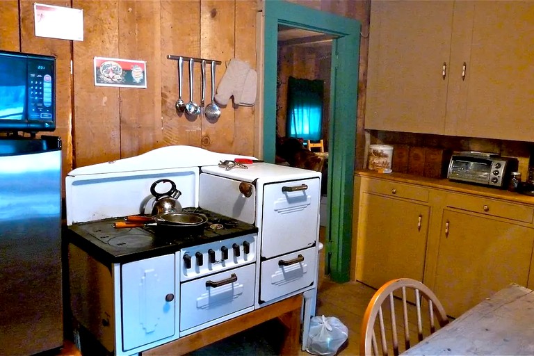 Cabins (Big Bear City, California, United States)