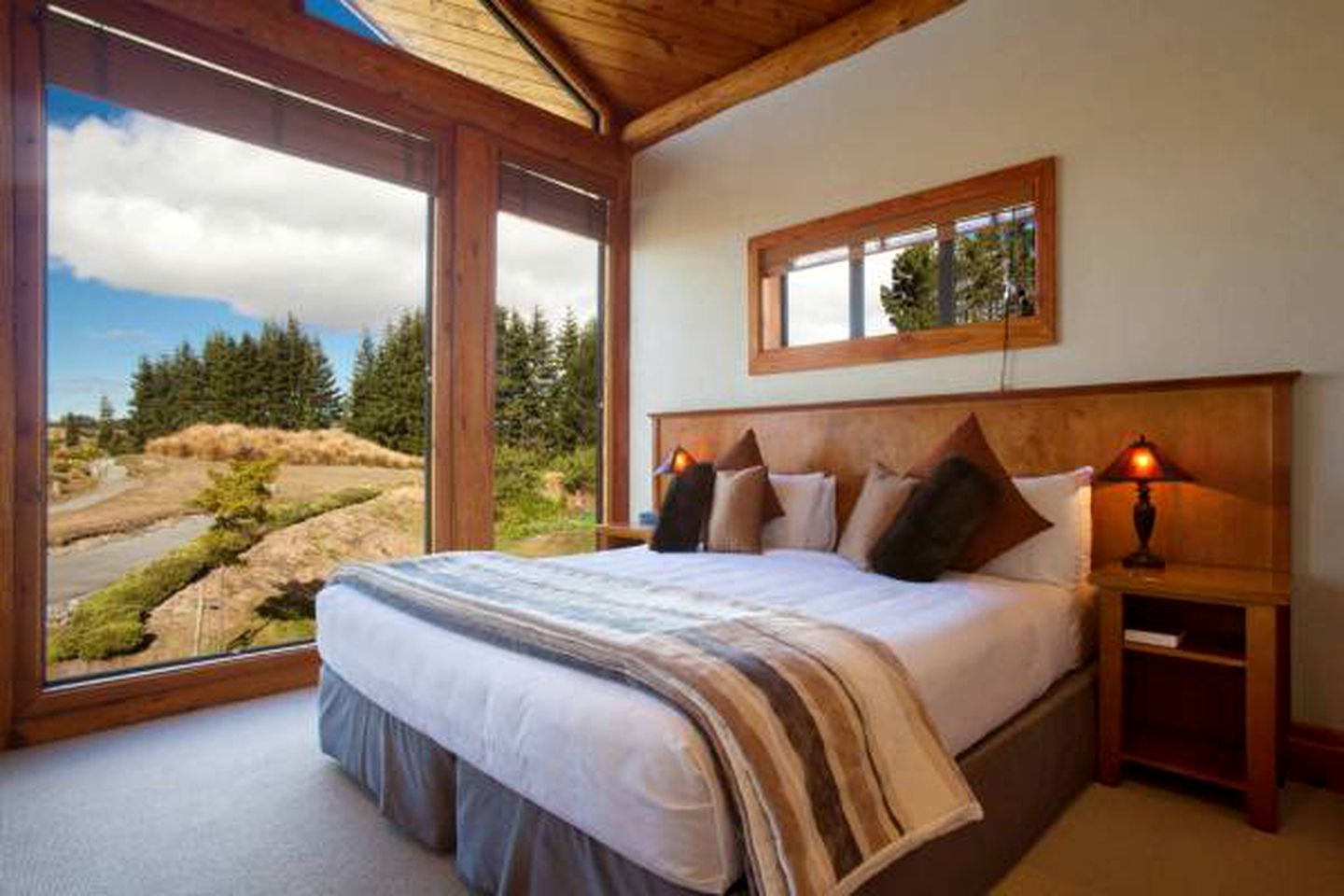 Lavish Lodge Suite With Views of Fiordland National Park in New Zealand