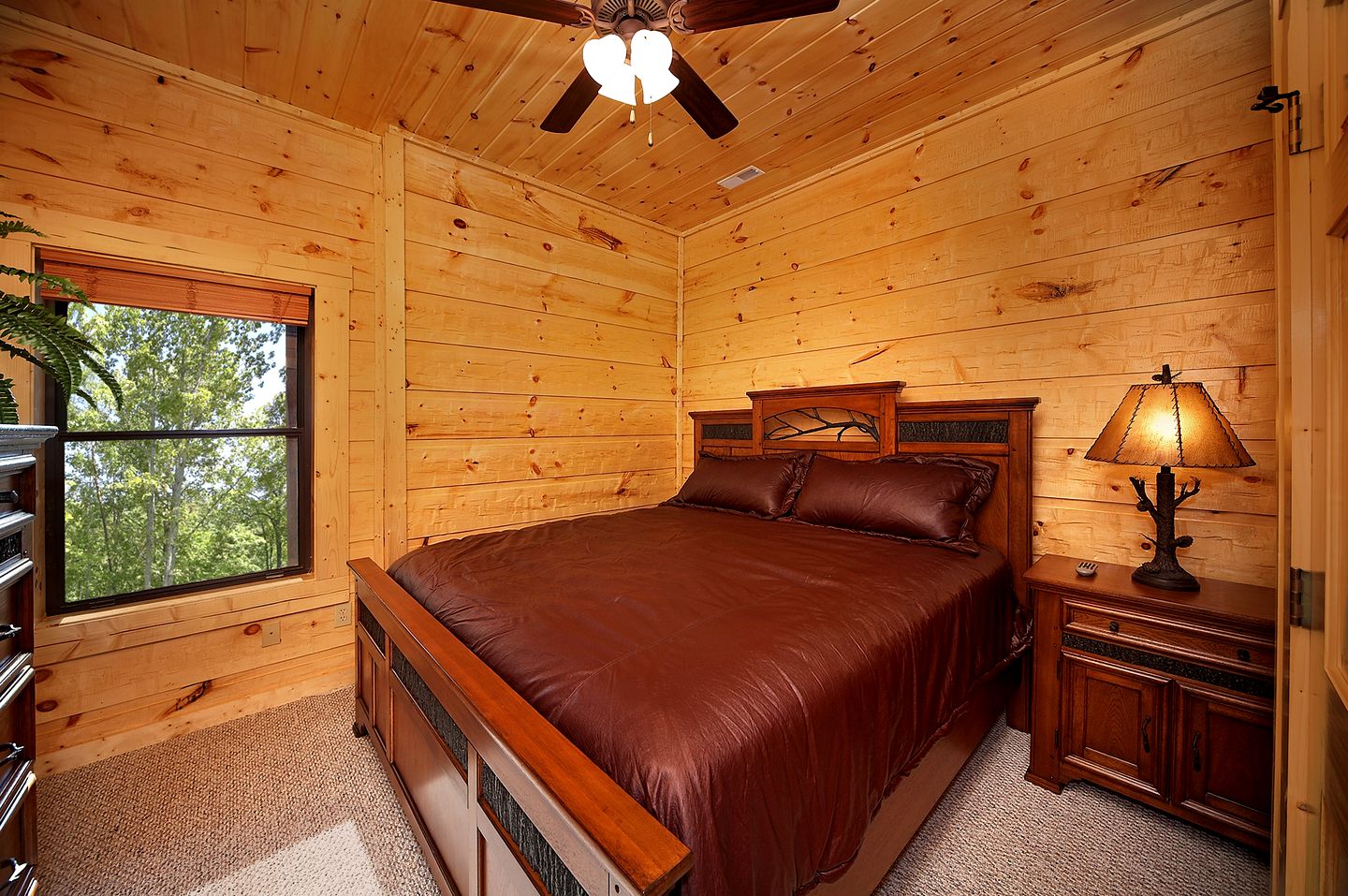 Family Cabin Rental with a Theater Room and Hot Tub in Gatlinburg, East Tennessee