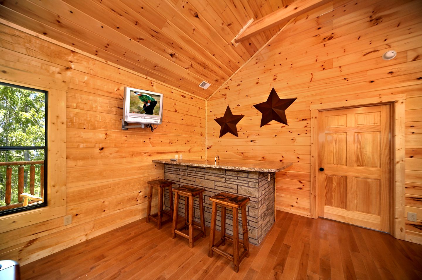 Family Cabin Rental with a Theater Room and Hot Tub in Gatlinburg, East Tennessee