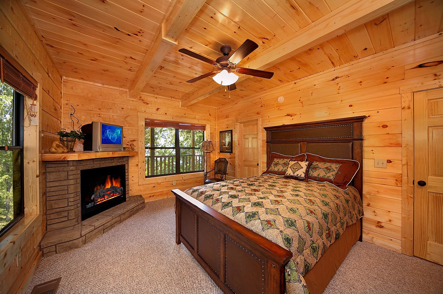 Family Cabin Rental with a Theater Room and Hot Tub in Gatlinburg, East Tennessee