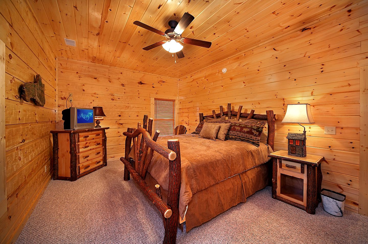 Family Cabin Rental with a Theater Room and Hot Tub in Gatlinburg, East Tennessee