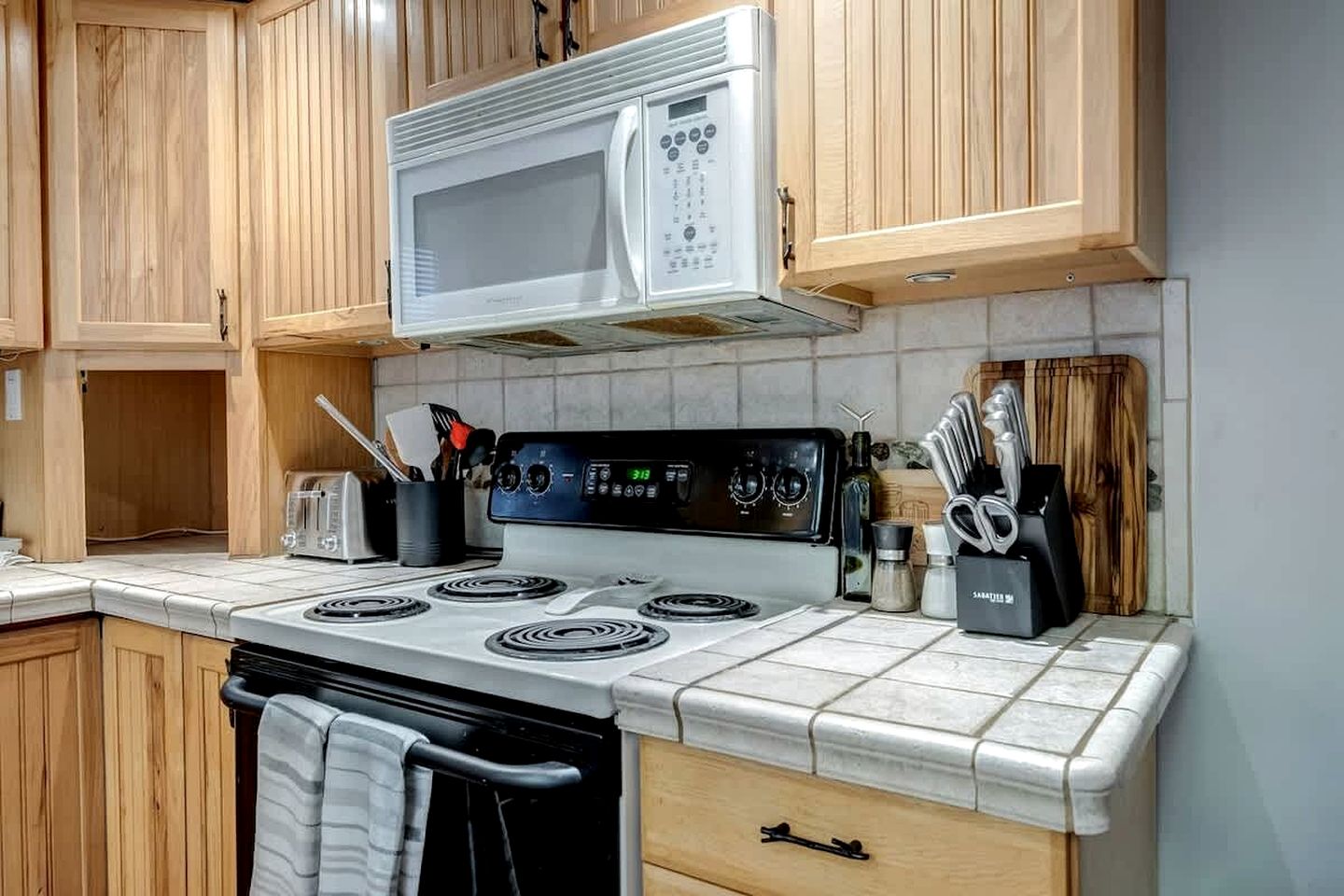 Spacious Cabin with Fire Pit, Arcade Games, and Resort Access, the Perfect Base for Outdoor Adventures in Hedgesville, West Virginia