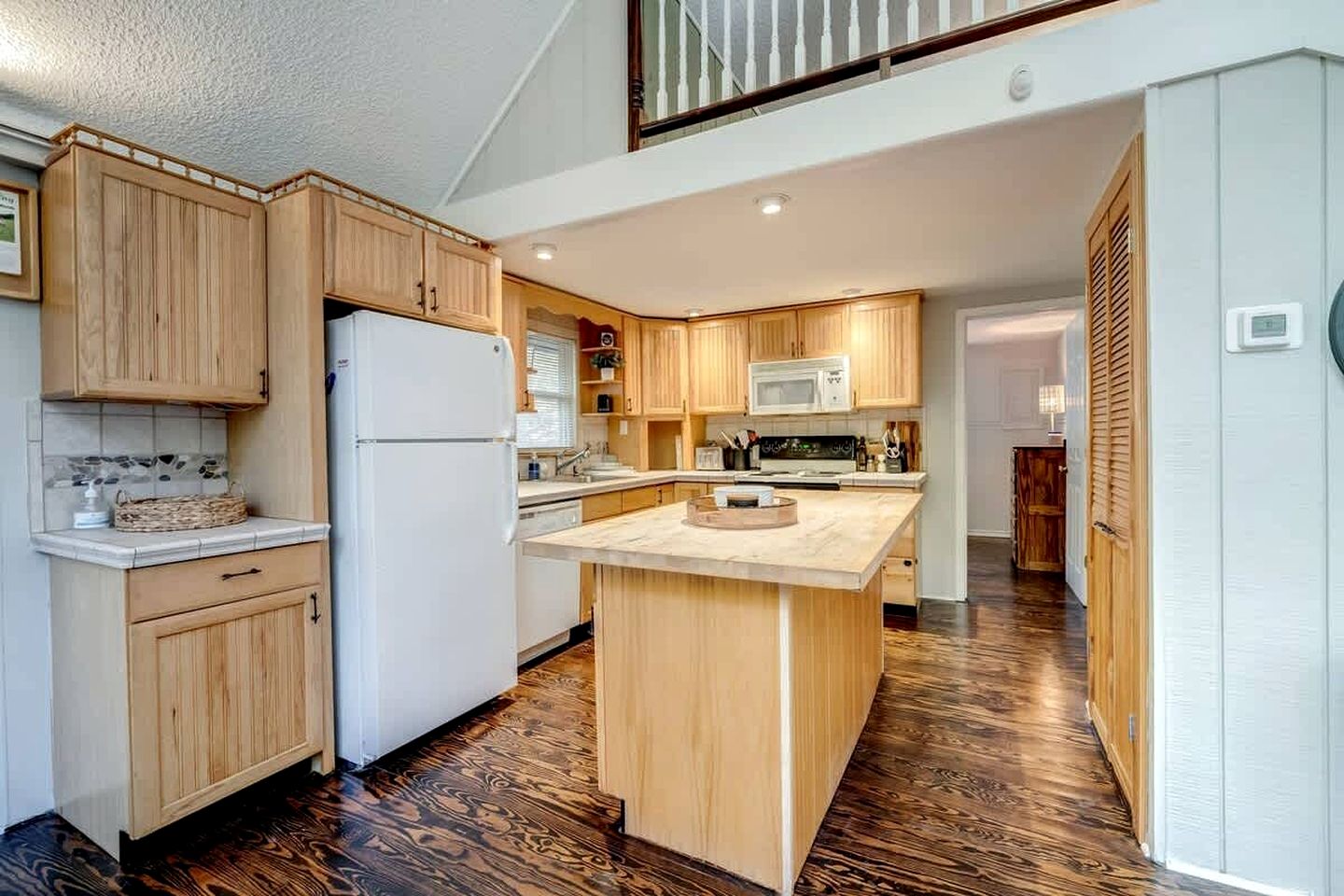 Spacious Cabin with Fire Pit, Arcade Games, and Resort Access, the Perfect Base for Outdoor Adventures in Hedgesville, West Virginia