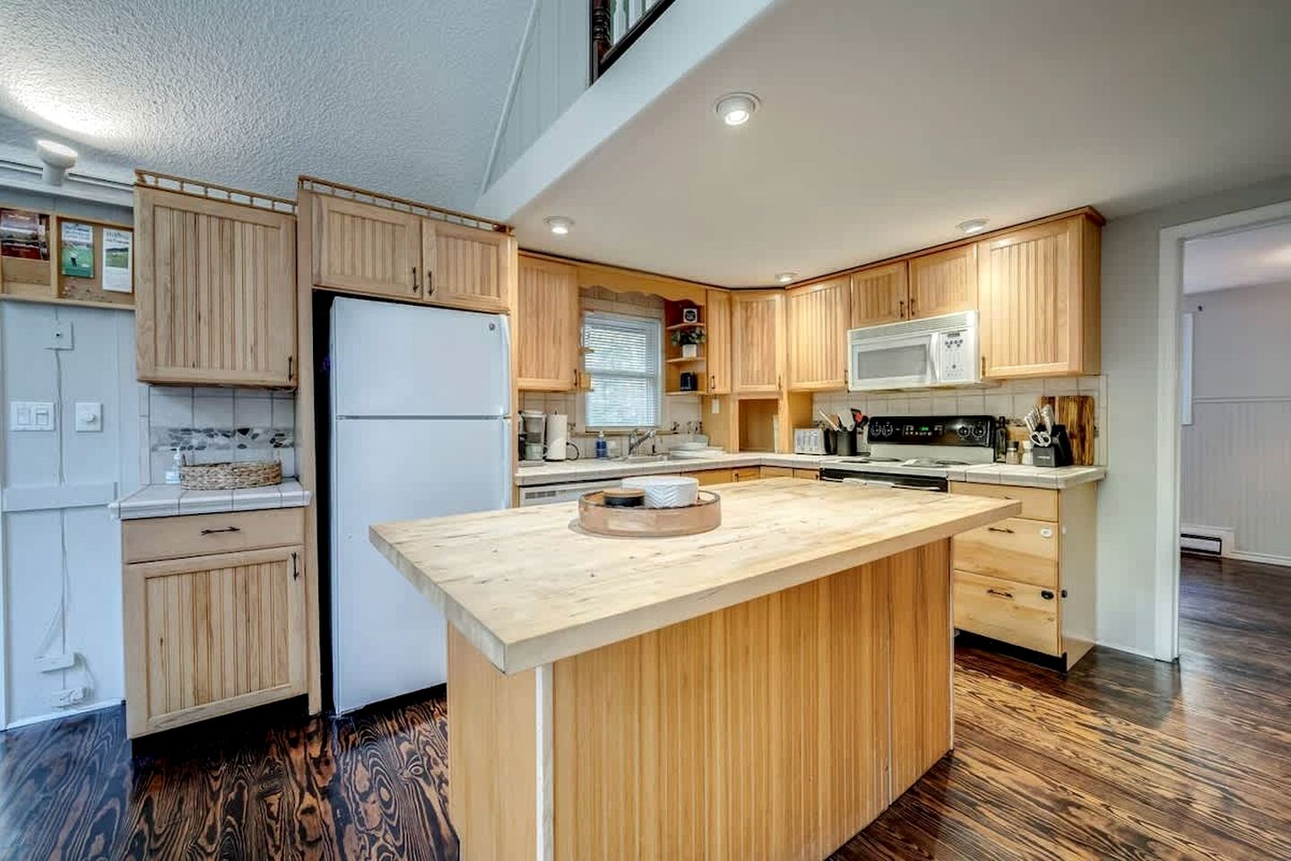 Spacious Cabin with Fire Pit, Arcade Games, and Resort Access, the Perfect Base for Outdoor Adventures in Hedgesville, West Virginia