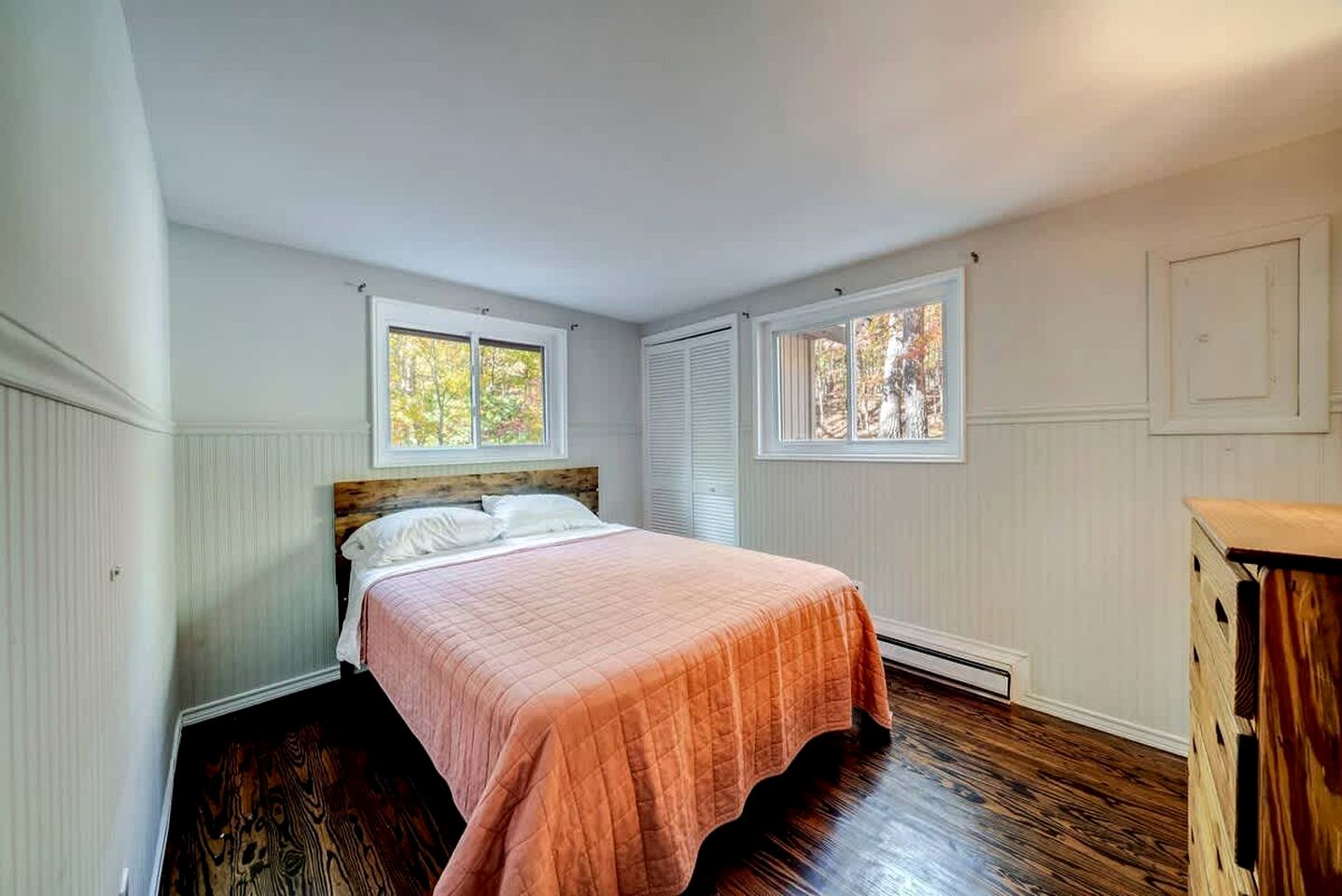 Spacious Cabin with Fire Pit, Arcade Games, and Resort Access, the Perfect Base for Outdoor Adventures in Hedgesville, West Virginia