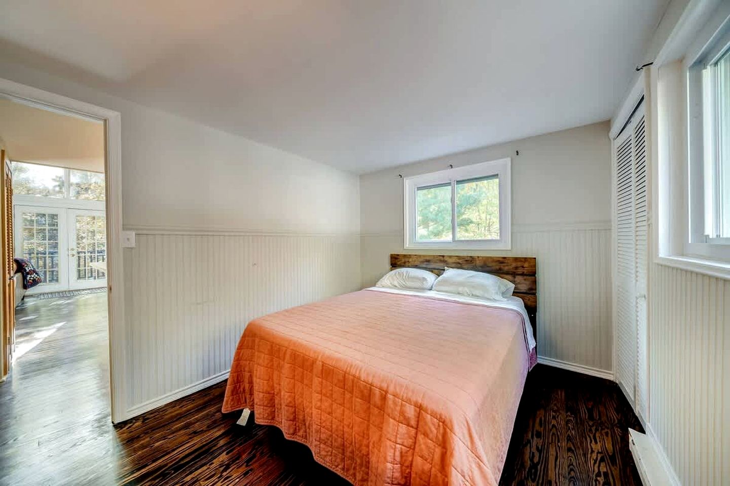 Spacious Cabin with Fire Pit, Arcade Games, and Resort Access, the Perfect Base for Outdoor Adventures in Hedgesville, West Virginia