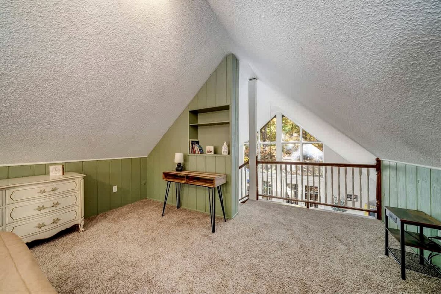 Spacious Cabin with Fire Pit, Arcade Games, and Resort Access, the Perfect Base for Outdoor Adventures in Hedgesville, West Virginia