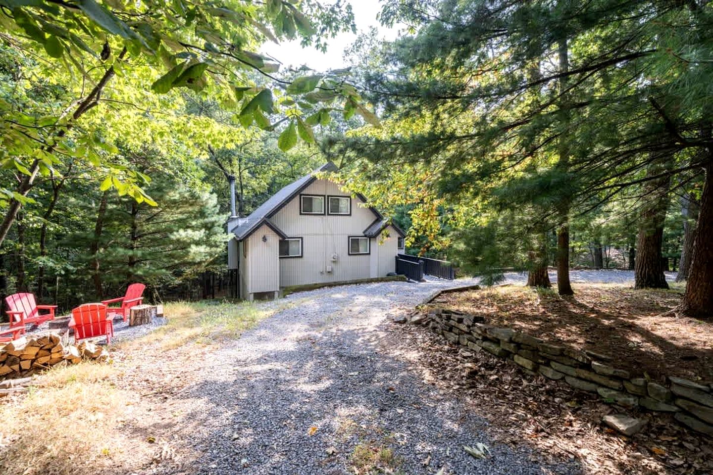 Spacious Cabin with Fire Pit, Arcade Games, and Resort Access, the Perfect Base for Outdoor Adventures in Hedgesville, West Virginia