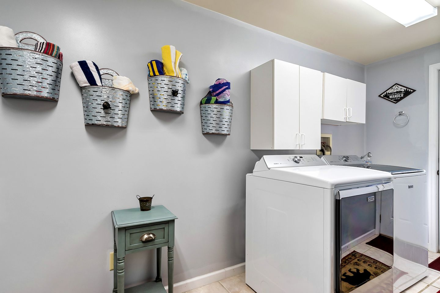 Cozy Wooden Cabin with Fireplace, Foosball and Hot-tub in Gatlinburg, Tennessee