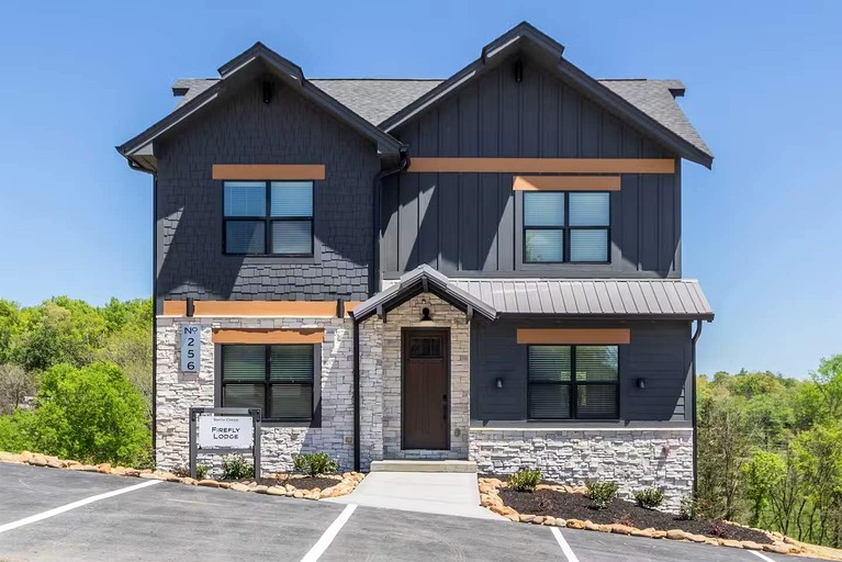 Brand-New Luxury Cabin with Indoor Heated Pool & Arcade, Near Dollywood in Sevierville, Tennessee