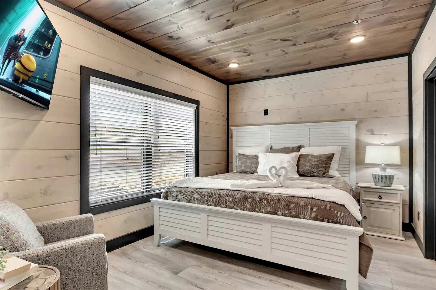Brand-New Luxury Cabin with Indoor Heated Pool & Arcade, Near Dollywood in Sevierville, Tennessee