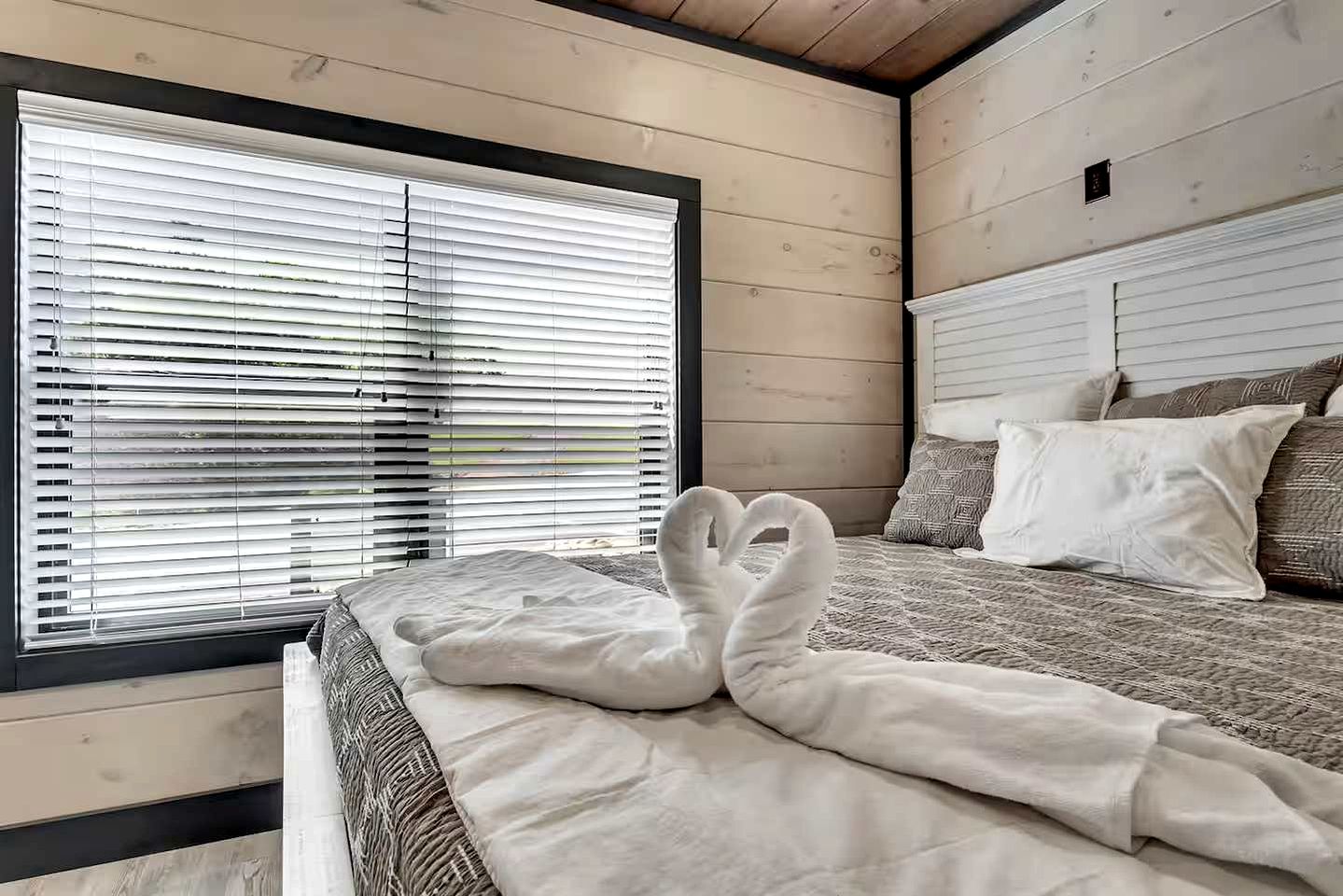 Brand-New Luxury Cabin with Indoor Heated Pool & Arcade, Near Dollywood in Sevierville, Tennessee