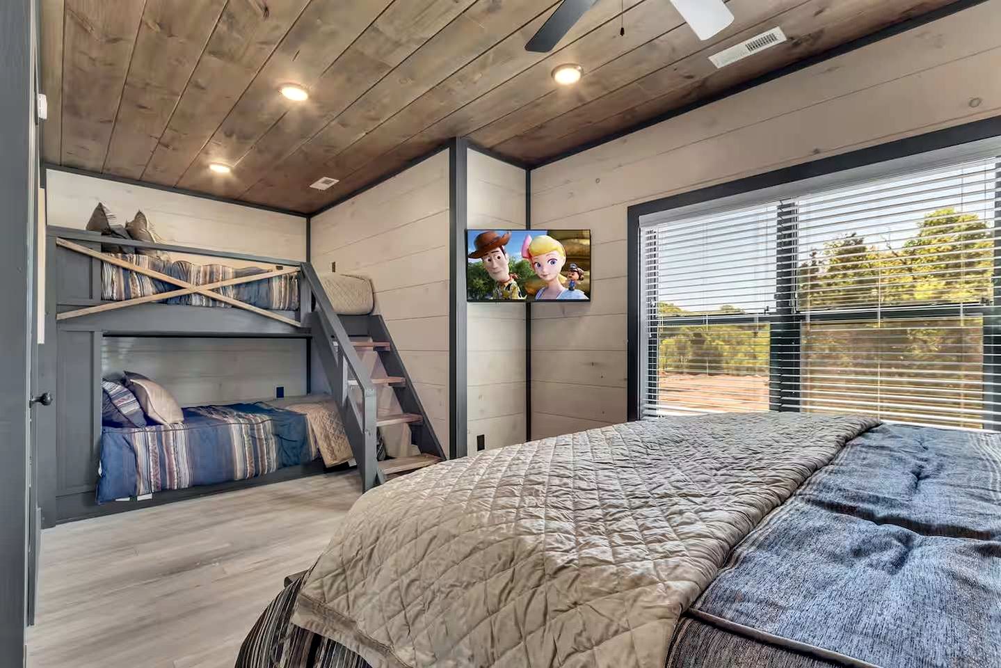 Brand-New Luxury Cabin with Indoor Heated Pool & Arcade, Near Dollywood in Sevierville, Tennessee