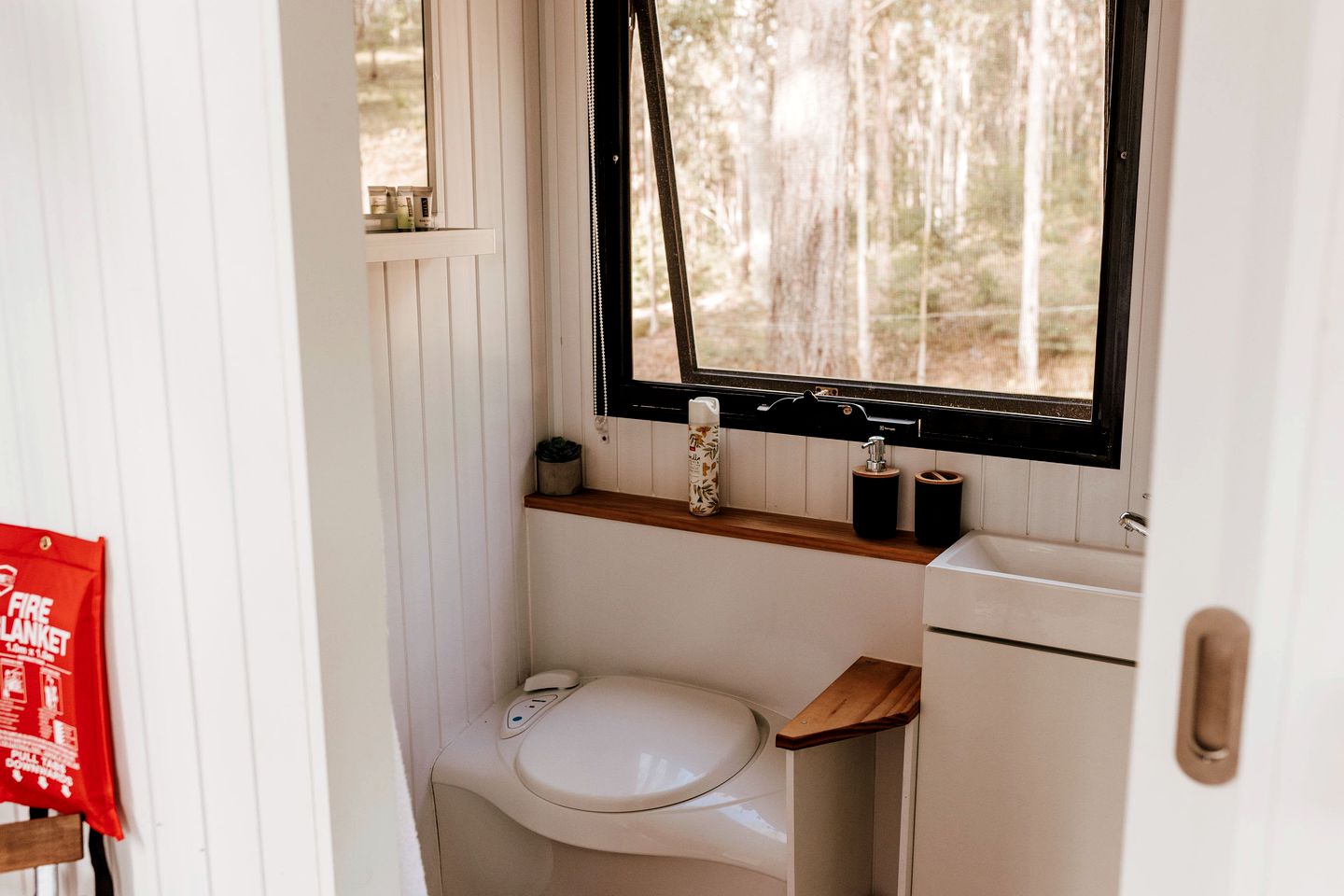Luxury Tiny House with Firepit, Barbecue and Outdoor Bathtub in New South Wales, Australia
