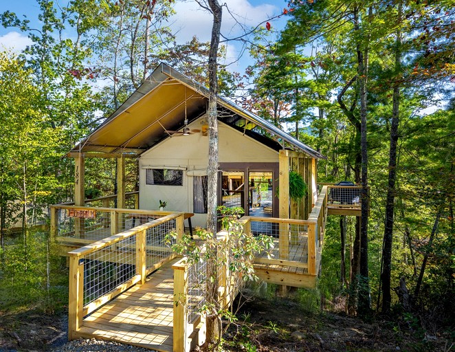 Secluded Glamping Tree Tent with Outdoor Soaking Tub & Private Pizza Oven Near Waterfalls, Zirconia, NC