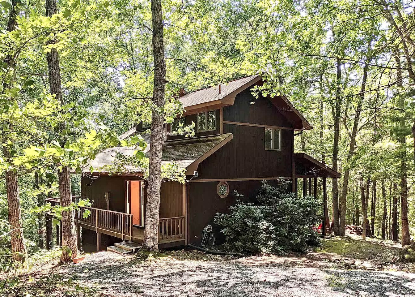 Charming Dog-Friendly Mountain Cabin with Fire Pit & Screened Porch Near Berkeley Springs | West Virginia