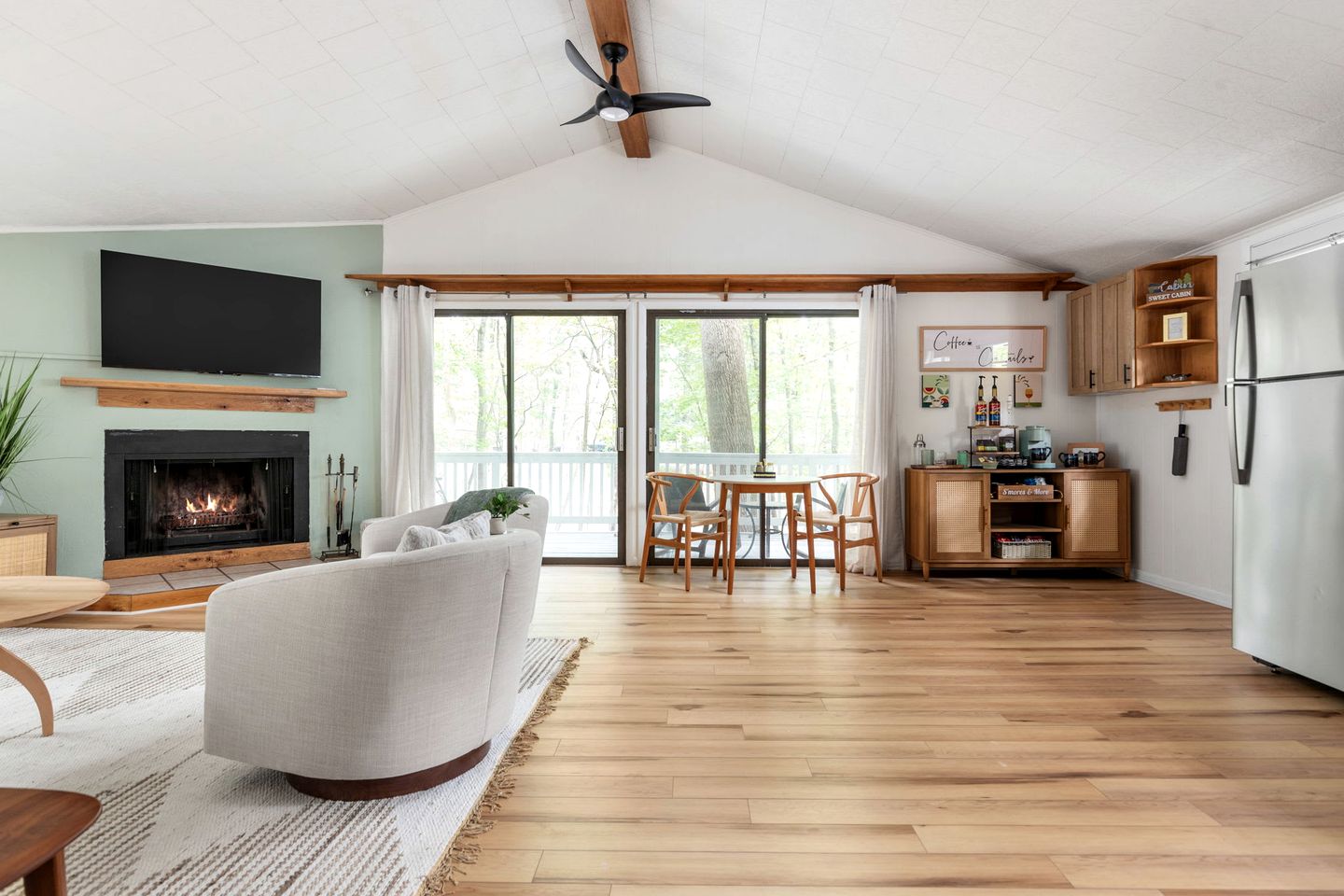 Peaceful Hedgesville Cottage with Hot Tub, Fireplace & Resort Amenities  in West Virginia