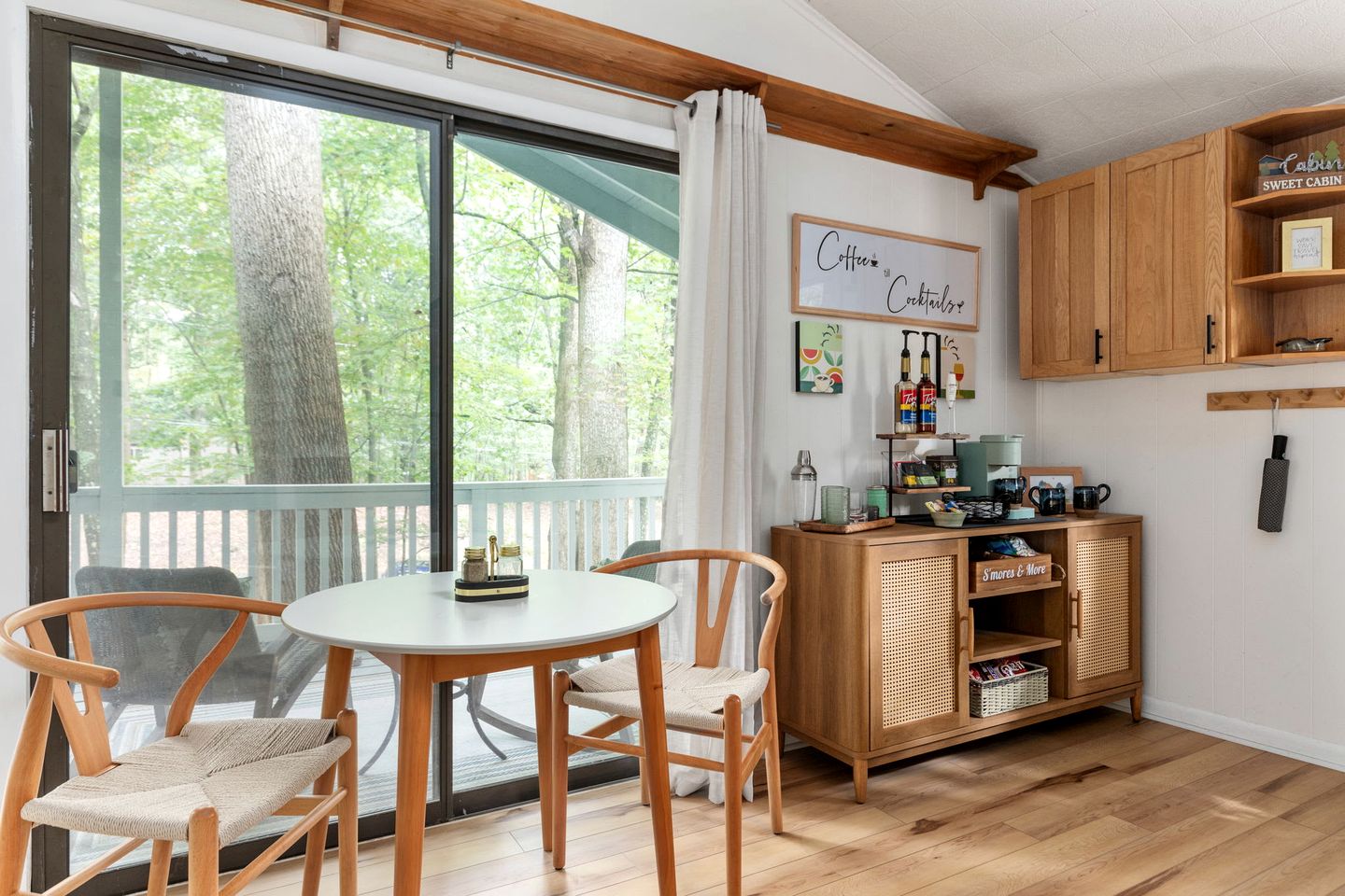 Peaceful Hedgesville Cottage with Hot Tub, Fireplace & Resort Amenities  in West Virginia