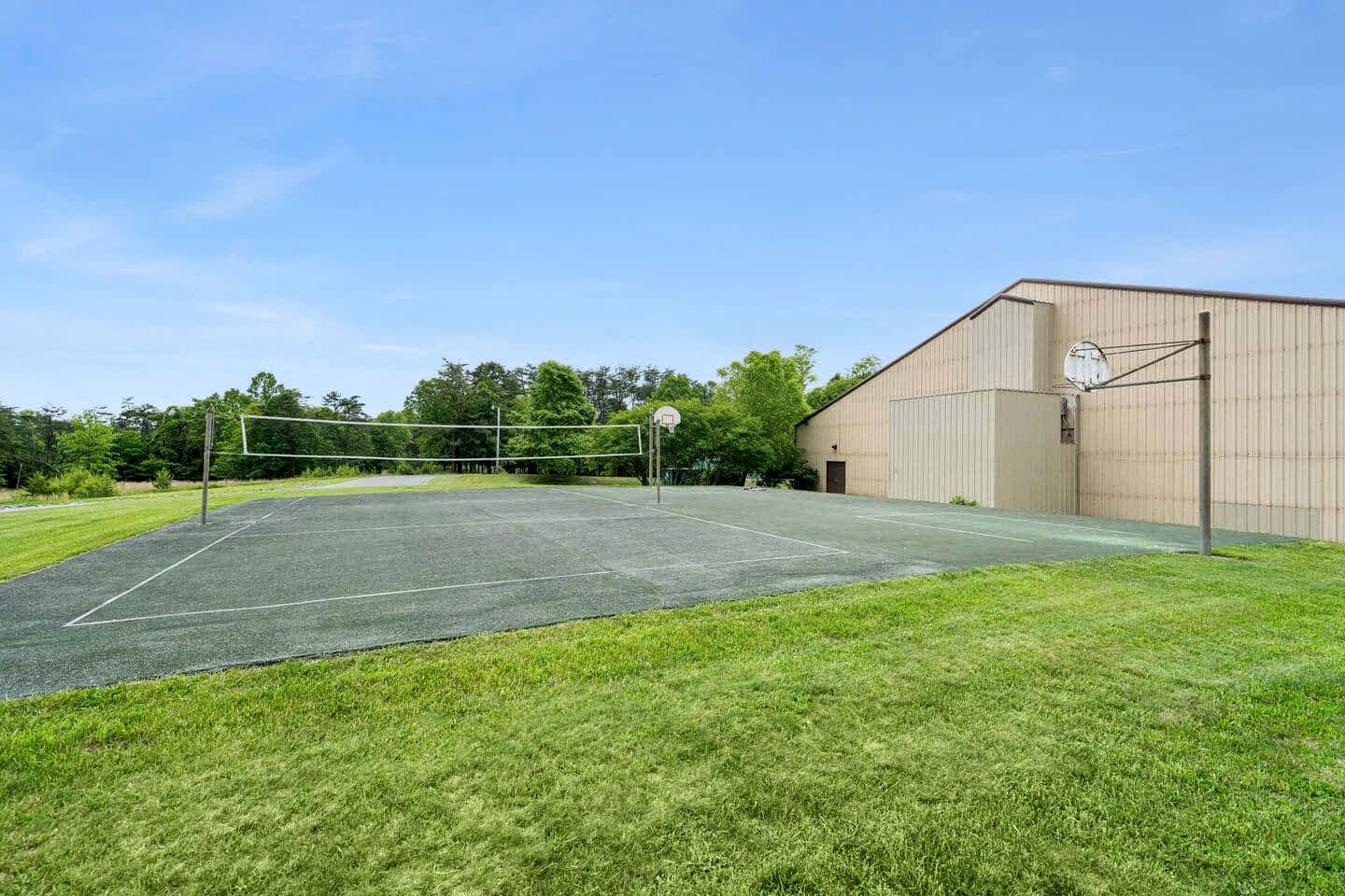 Peaceful Hedgesville Cottage with Hot Tub, Fireplace & Resort Amenities  in West Virginia
