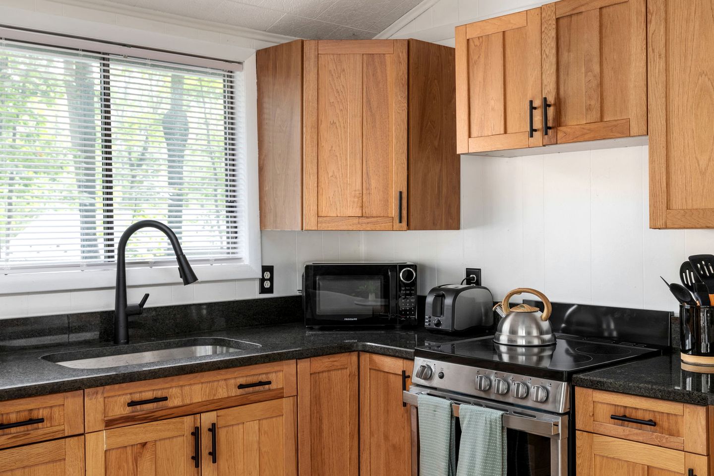 Peaceful Hedgesville Cottage with Hot Tub, Fireplace & Resort Amenities  in West Virginia