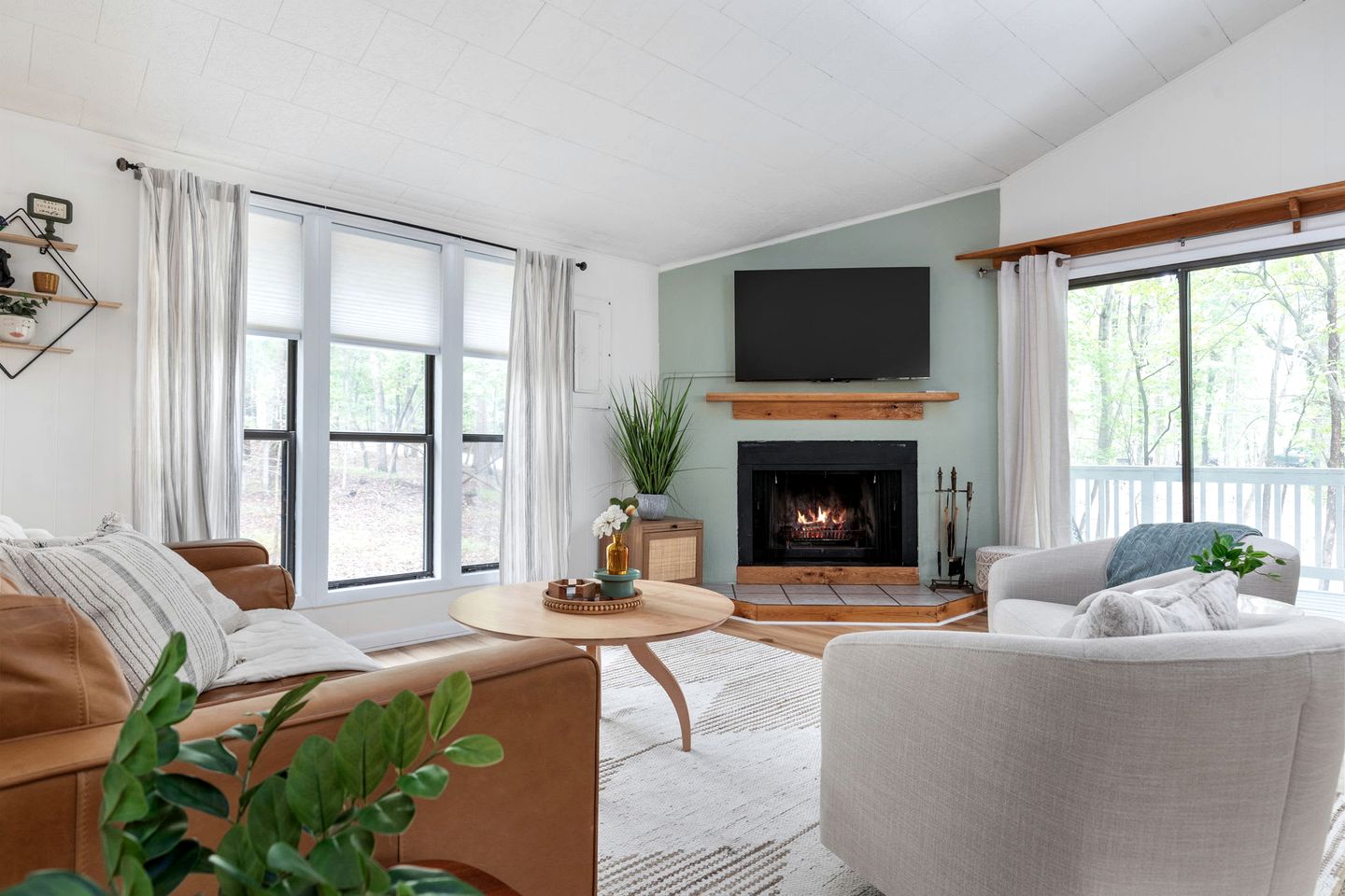 Peaceful Hedgesville Cottage with Hot Tub, Fireplace & Resort Amenities  in West Virginia