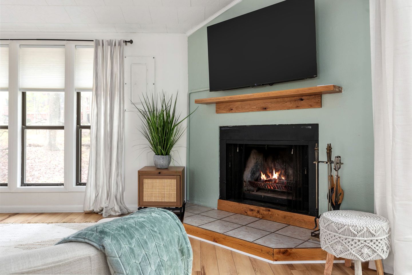 Peaceful Hedgesville Cottage with Hot Tub, Fireplace & Resort Amenities  in West Virginia